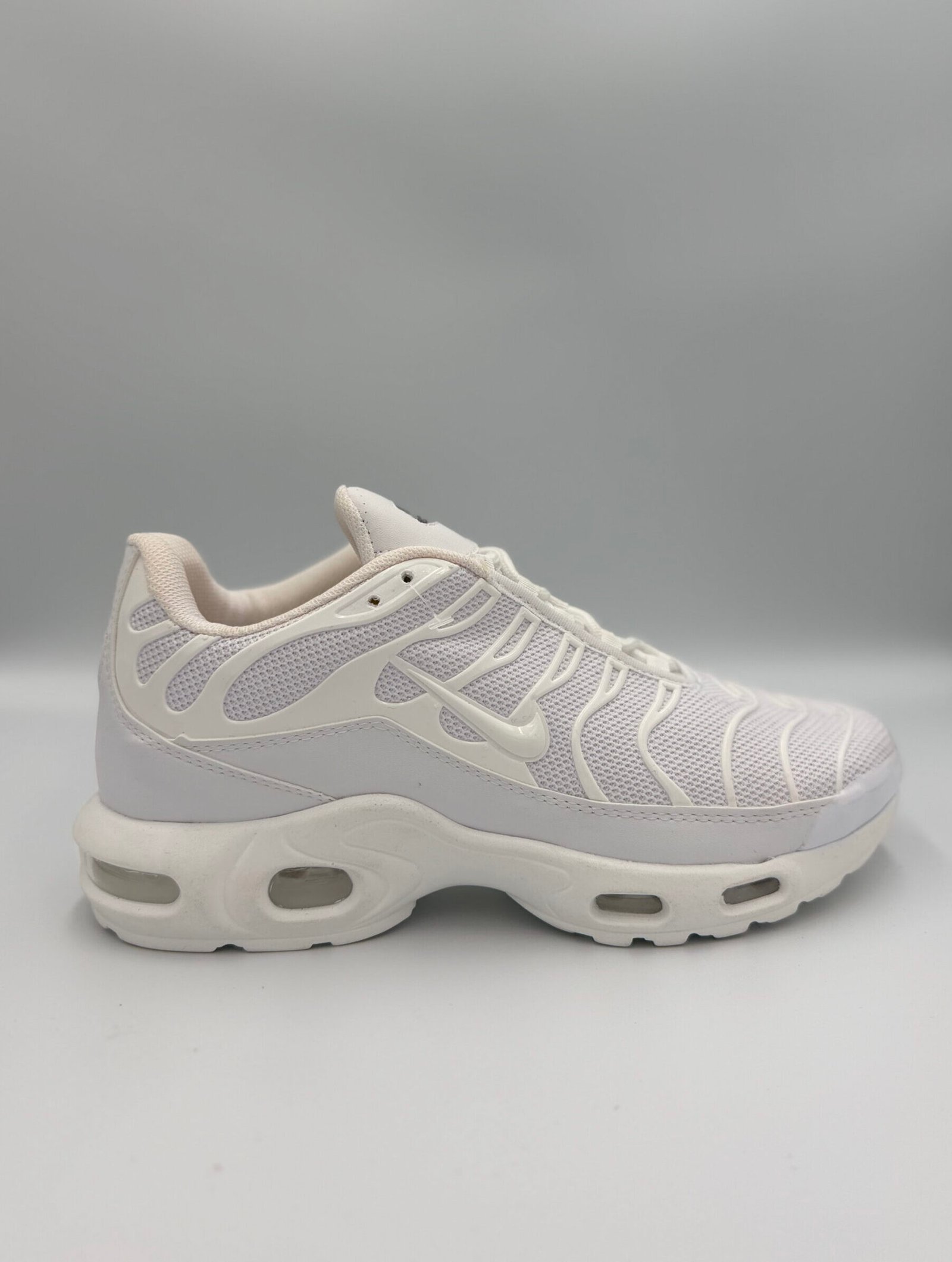 Nike Air Max Plus - Иконата на стила и комфорта - Бяло
