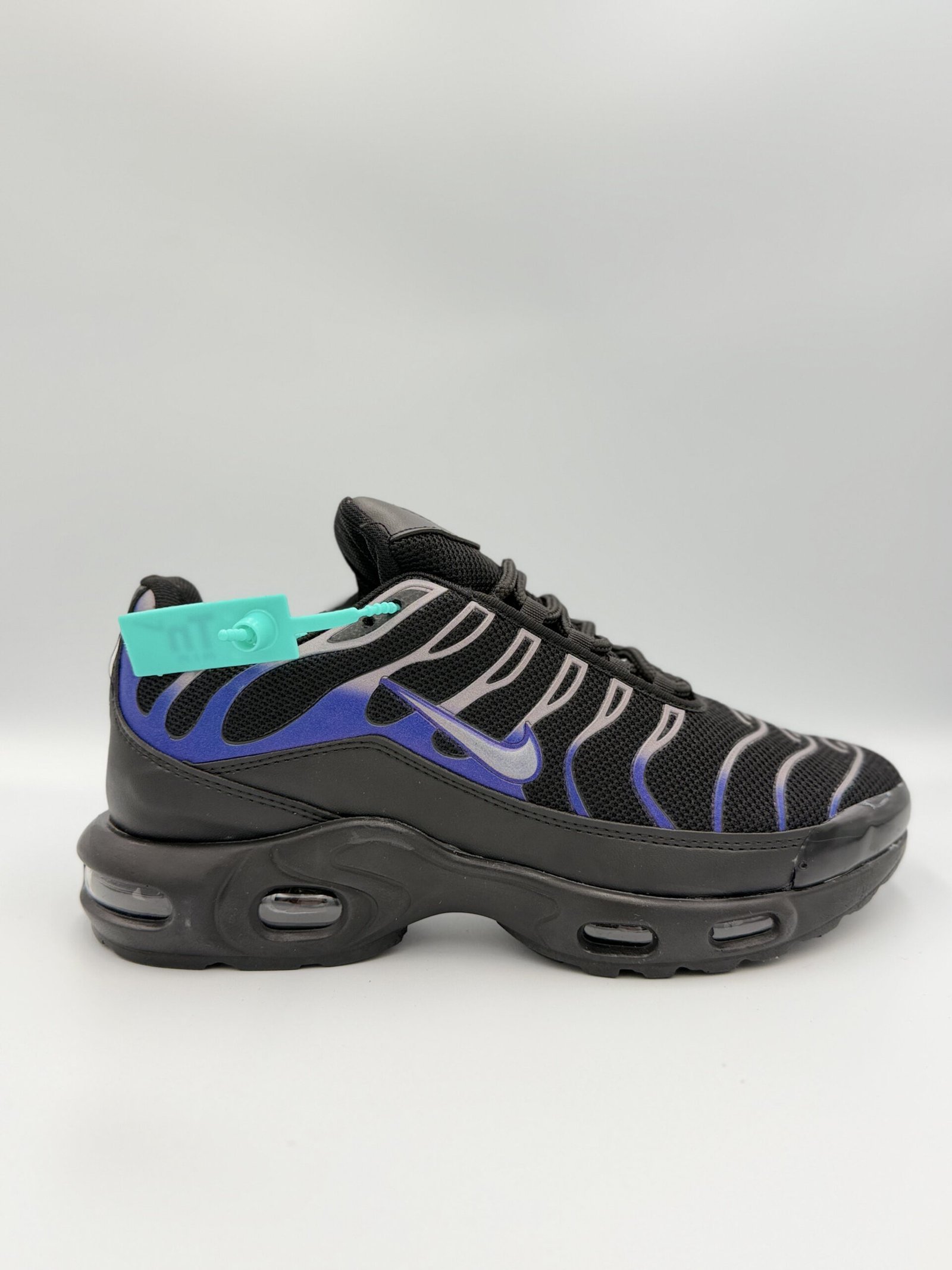 Nike Air Max Plus - Динамичен контраст (Синьо/Черно)