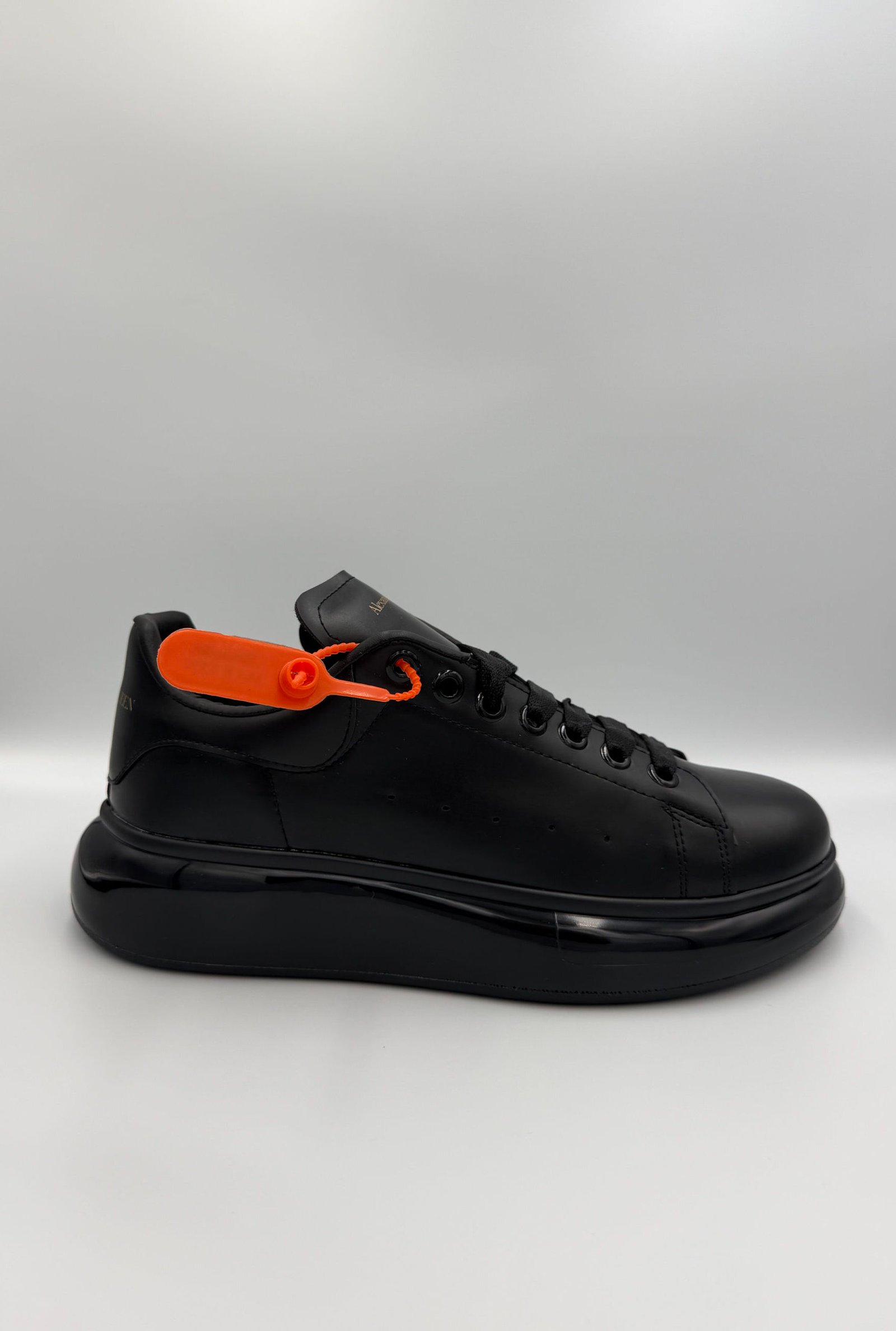 Alexander McQueen - Черно