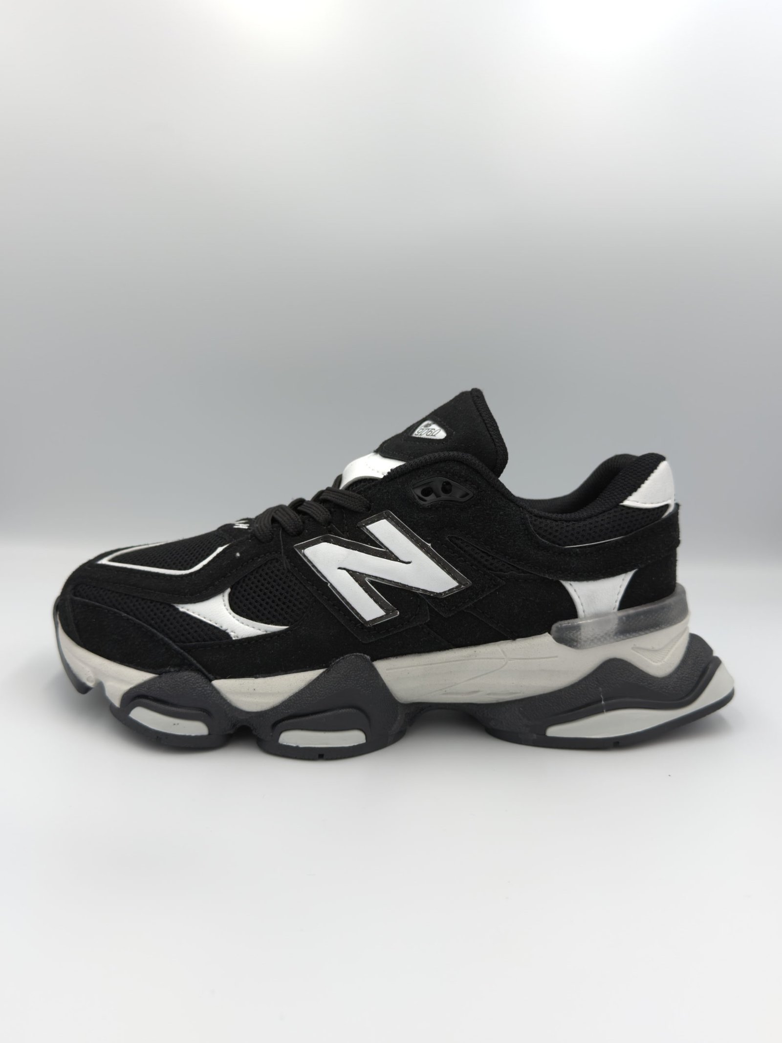 New Balance 9060 - класически черен стил и комфорт