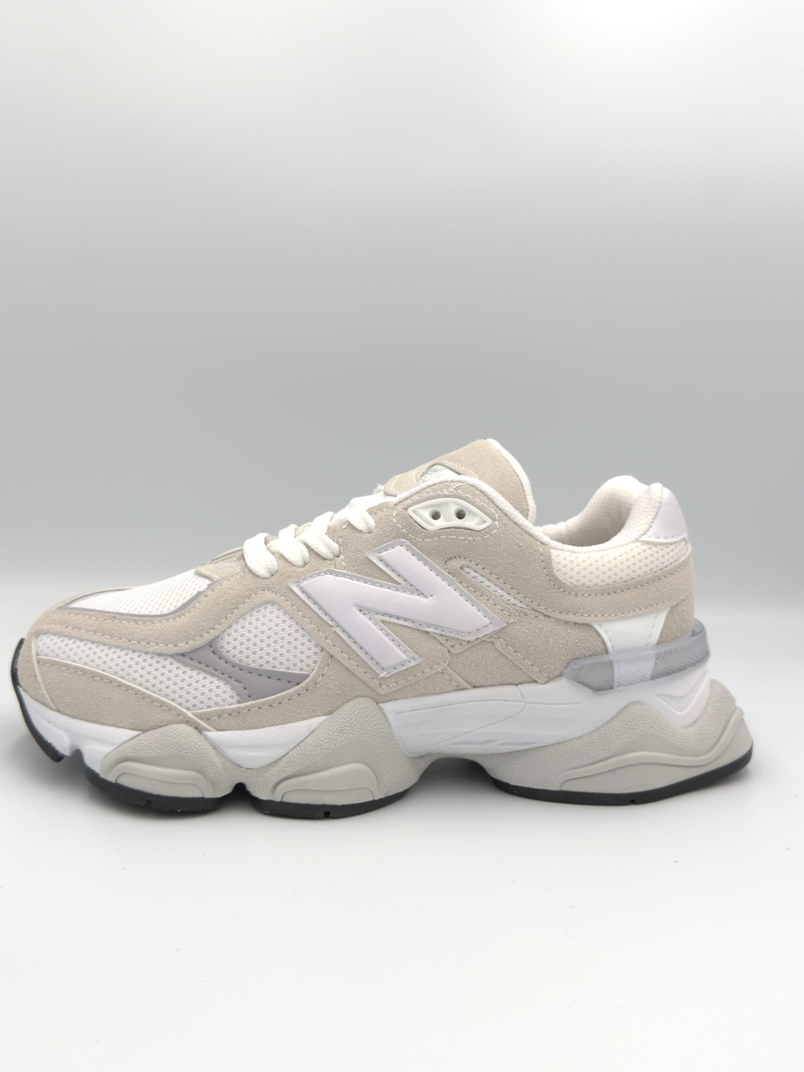 New Balance 9060 - Бяло и бежево